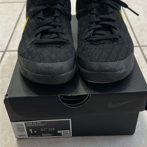 Kobe VIII Kids' Black and gold Basketball Sneakers